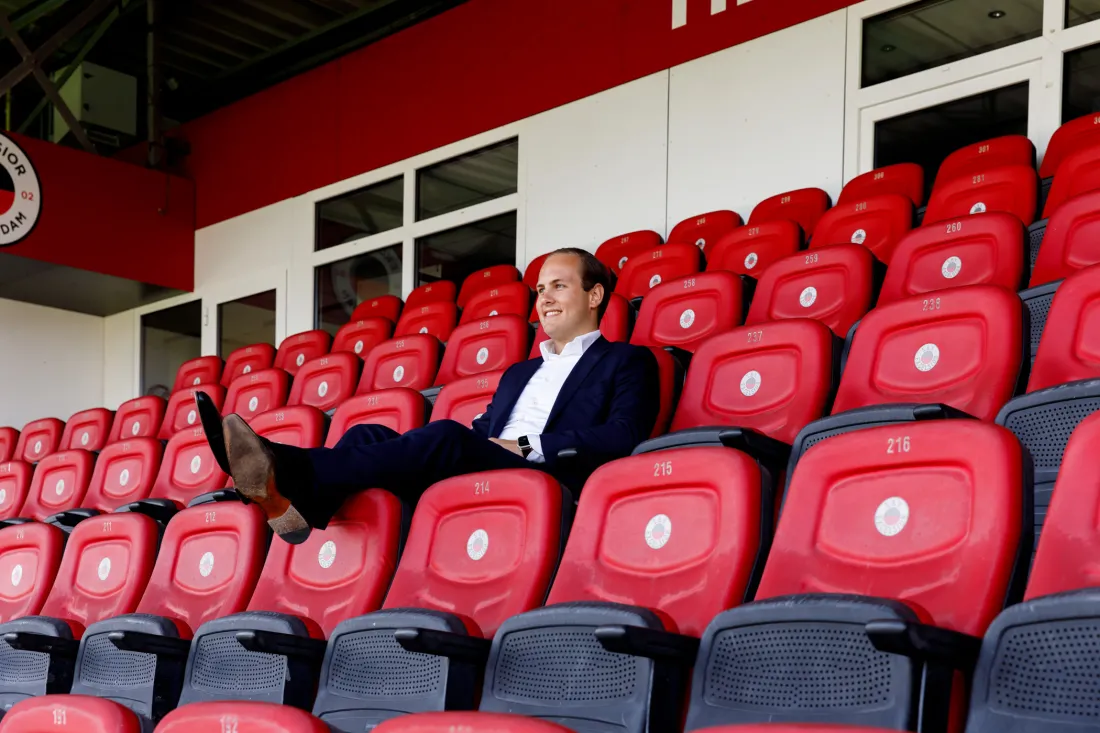 Berend Boshouwers op de tribune van Excelsior Rotterdam
